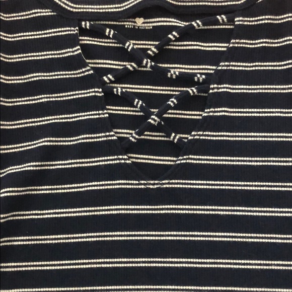 Hollister Striped Crop T-Shirt - Picture 3 of 4